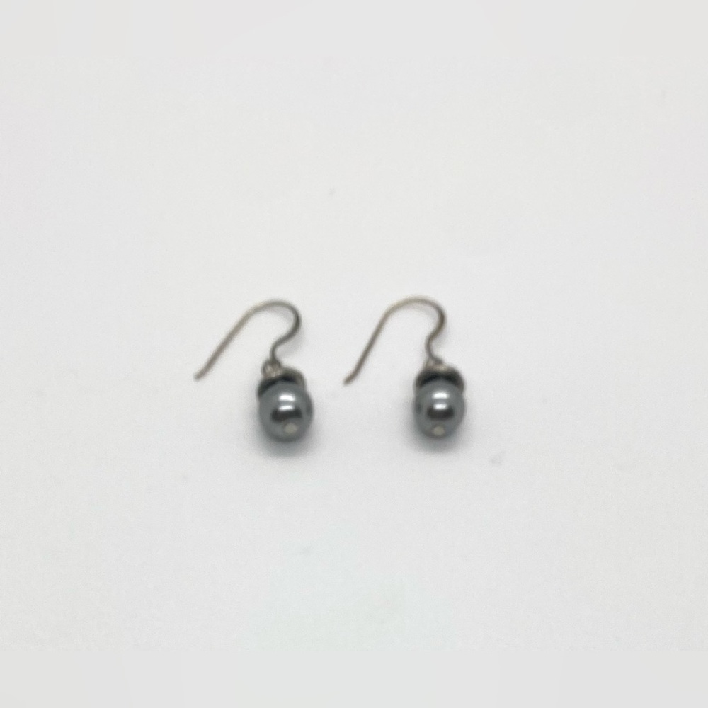 Silver Single Gray Pearl Drop Dangle Earrings Feminine Retro Coastal Grandma - Picture 4 of 6
